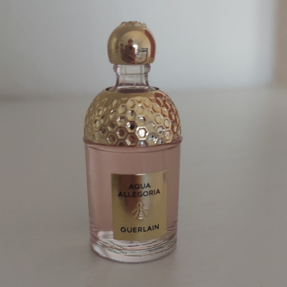 MINI Guerlain Aqua Allegoria in Pink and Gold - Picture 2 of 6